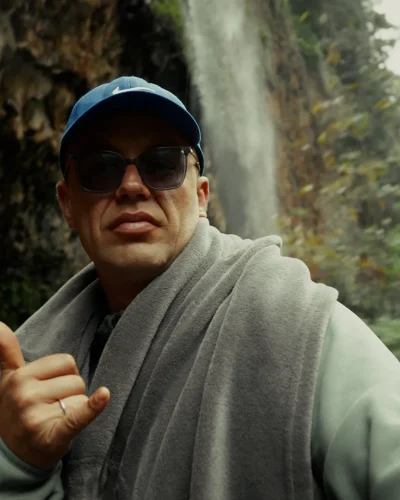 WIDE 2.00_35_33_24.Still087