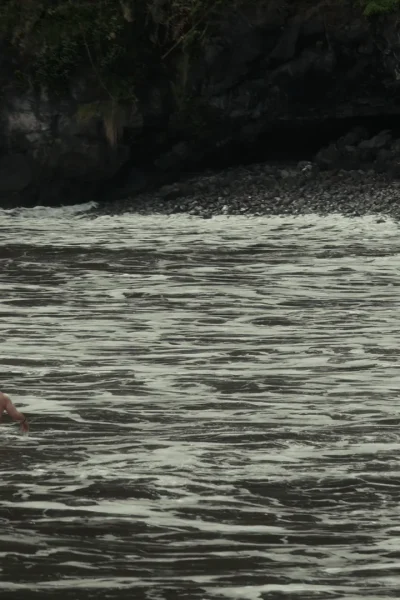 WIDE 2.00_36_42_01.Still088