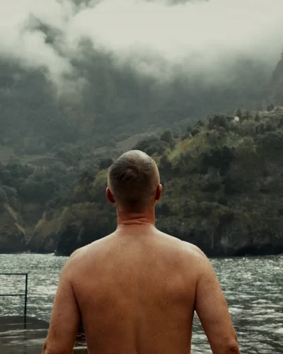 WIDE 2.00_38_01_08.Still089