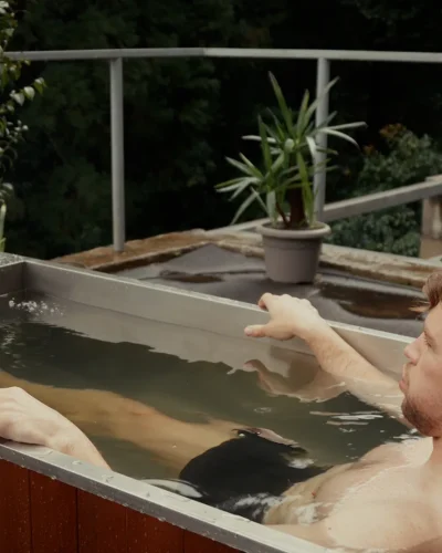 WIDE 2.01_00_14_03.Still099