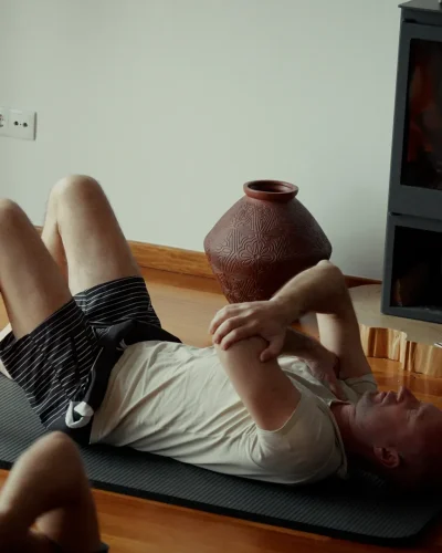 WIDE 2.01_08_31_01.Still102